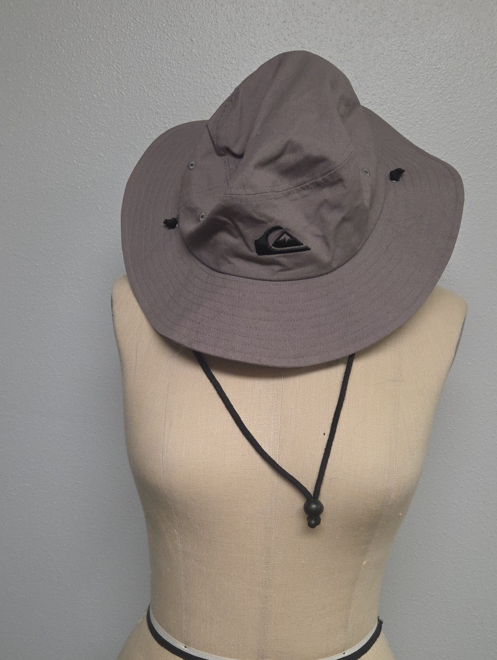 Quiksilver Gray Bucket Hat with Chin Cord